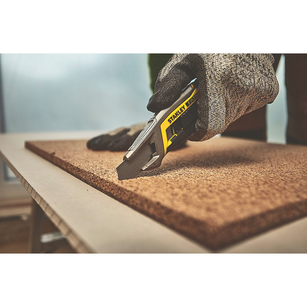  Cutter à Lame Rétractable 18mm Stanley FatMax FMHT10594-0